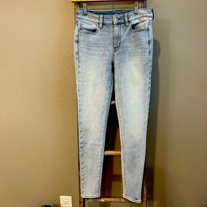 American 🇺🇸 Eagle Outfitters Light wash high-rise jeggins size 6 Jeans 👖